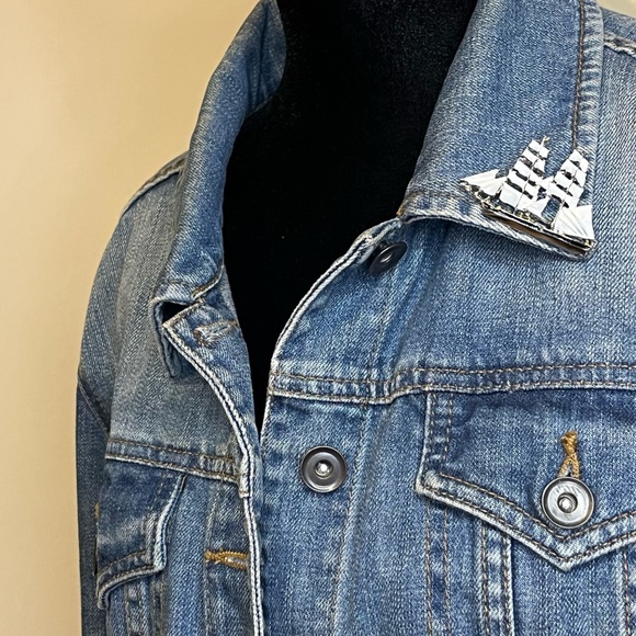 Vintage-Inspired Silver-Tone Nautical Clipper Ship Brooch - Picture 3 of 7